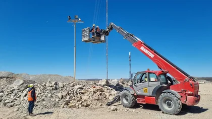 NICK SRL — trabajo en altura con plataforma Manitou en sitio minero